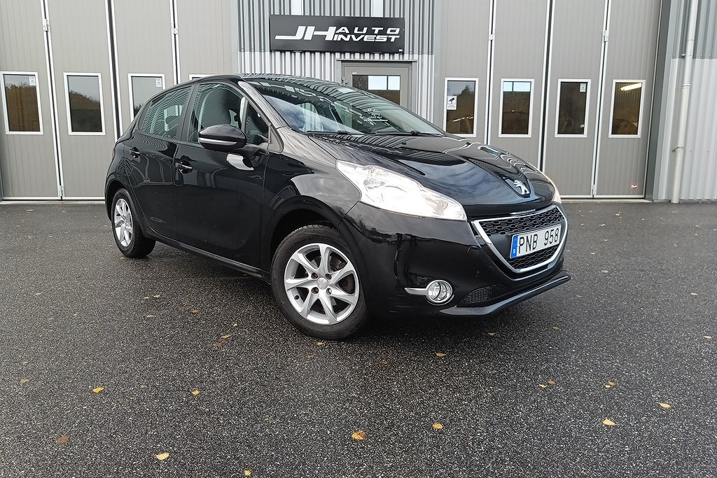 Peugeot 208 5-dörrar 1.2 VTi Svensksåld Panorama Navigation 