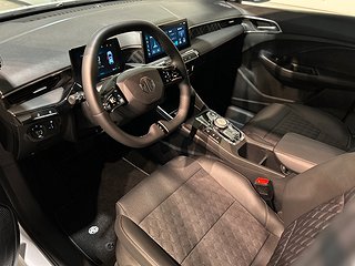MG 3 Hybrid+ Luxury Metallic 360° GPS Pvärm S/V-hjul MOMS