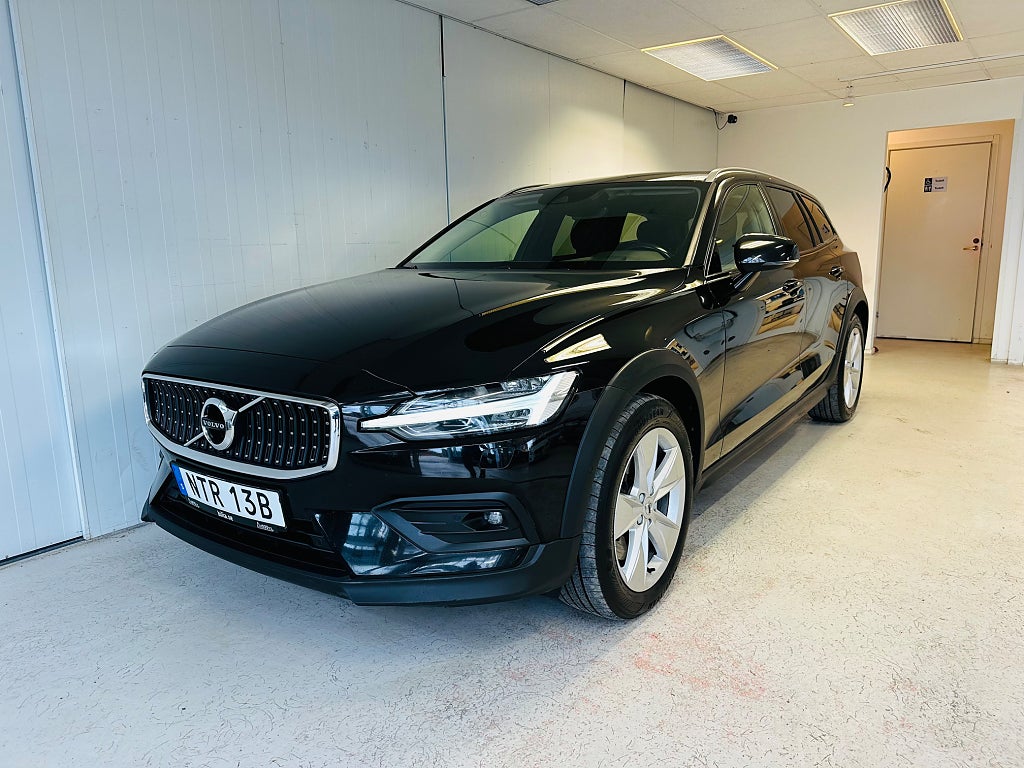 Volvo V60 Cross Country D4 AWD VOC NAVI BLIS H&K KAMERA MOMS