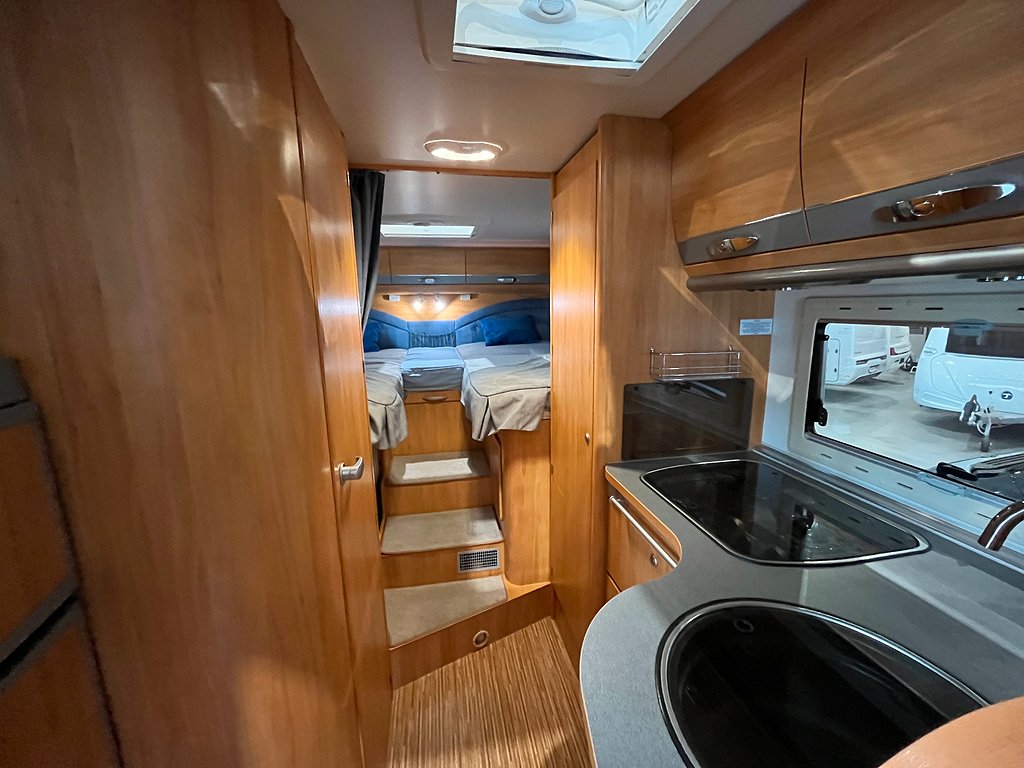 Adria Coral 670 SL /B-körkort/Solcell/Långbädd/Garage - Adria