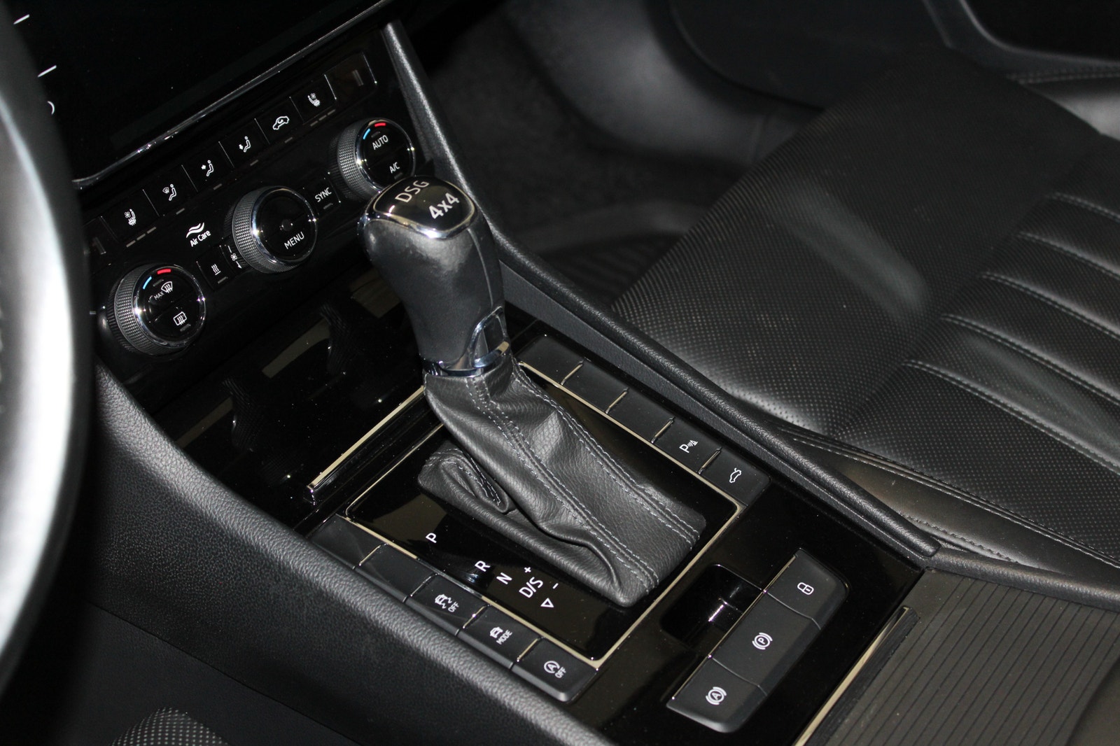 Skoda Superb 2.0 TDI 4x4 SCR Business Edition, L&K, Drag, Värmare 2019 - miniatyr 26