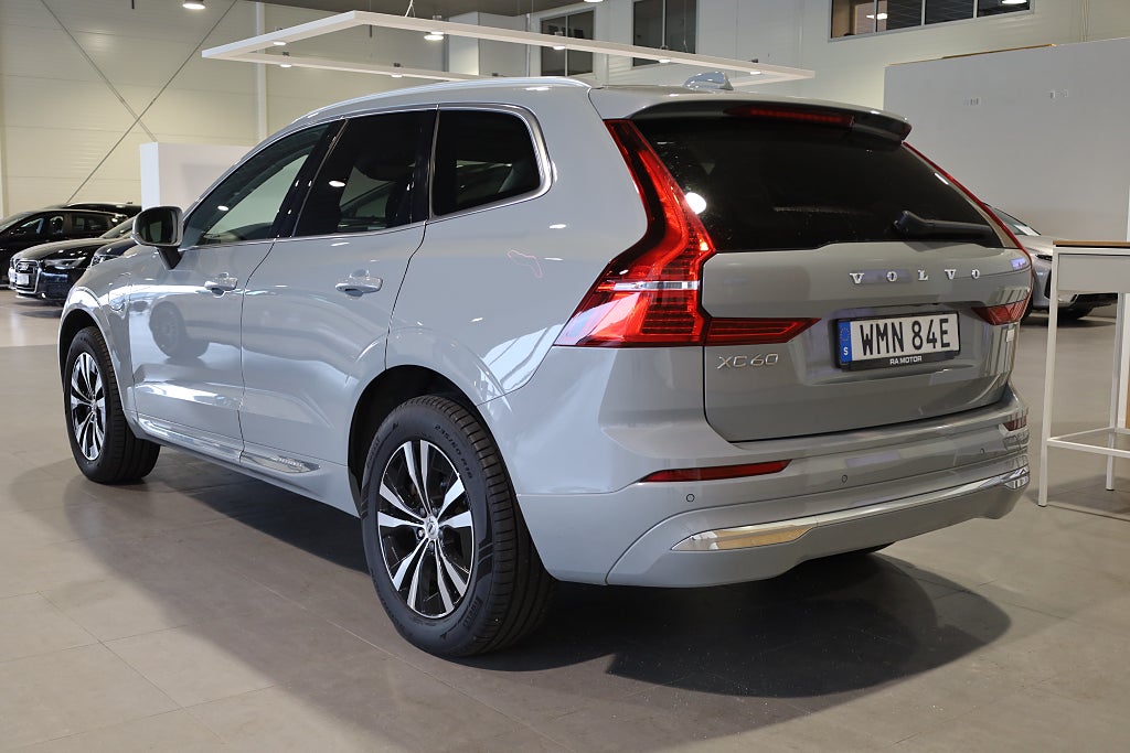 Volvo XC60 Recharge T6 AWD Geartronic Core Edition Drag Navi Moms 2024