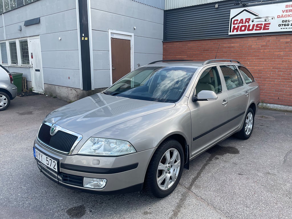 Skoda Octavia Kombi 1.6 FSI TipTronic Euro 4/M-värmare/Ränta 1,95%