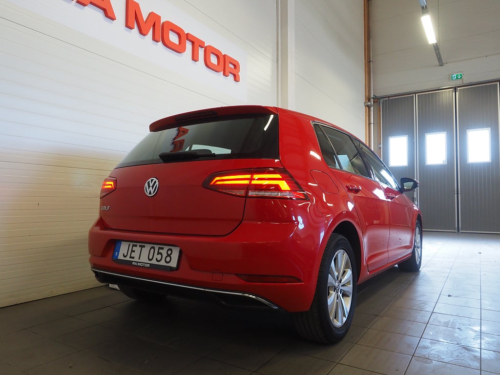 Volkswagen Golf 1.6 TDI 115hk D-Värmare Backkamera Adaptiv Farthållare