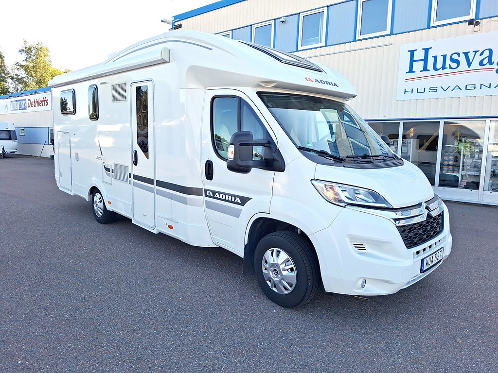 Adria MATRIX M 670SL Långbäddar, Taksäng, Cykelställ