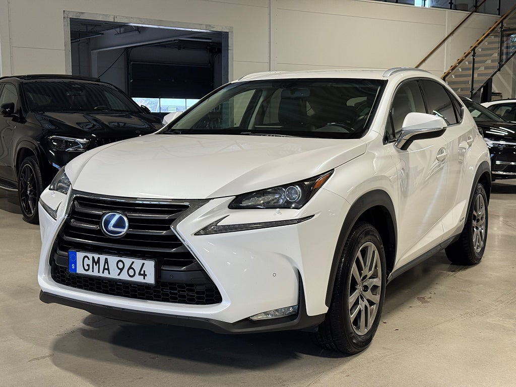 Lexus NX300h 300h AWD 2.5 AWD E-CVT Executive DRAG VÄRMARE V-HJUL 
