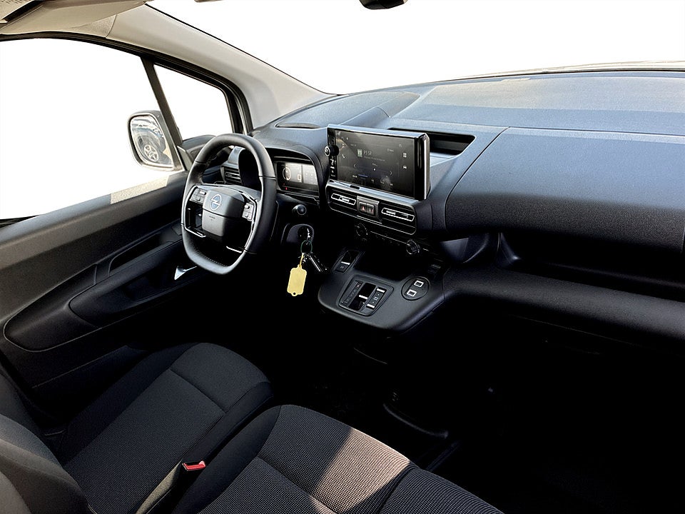 Bild på Opel Combo 130hk Aut L2 - EDITION! VÄRMARE & DRAGKROK INGÅR!