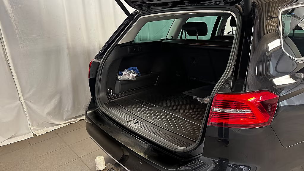 Volkswagen Passat Variant GTE 1.4 TSI Aut Adpt-fart B-kamera Drag Värmare bild 13