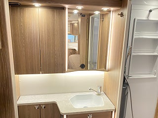 Husbil-integrerad Kabe TM I 810 LT 20 av 24