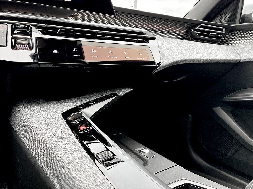 Bild på Peugeot E-3008 GT - DEMO