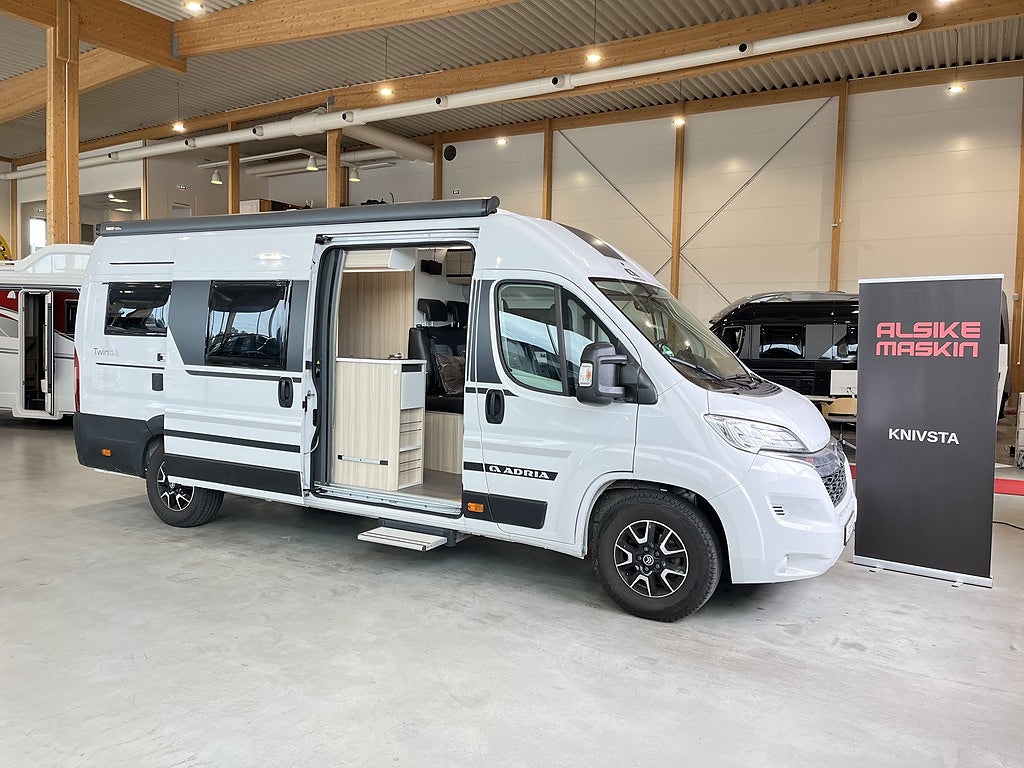 Adria Twin 640SL / B-Körkort / Solcell / Dragkrok / Långbäddar