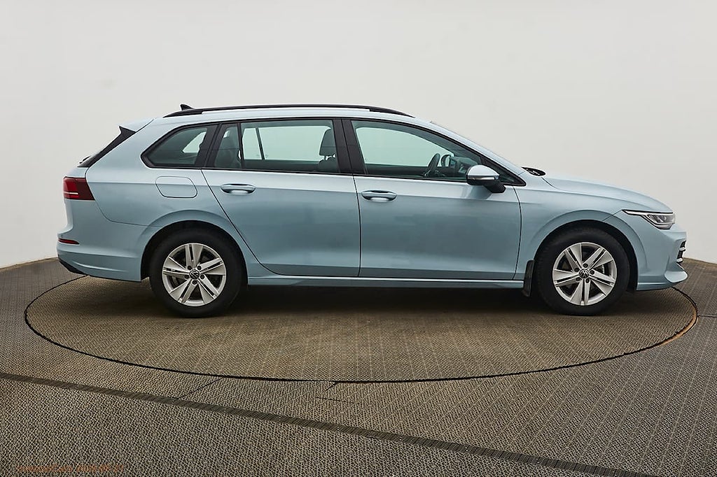 Volkswagen Golf I DSG 1.5 eTSI 150hk Drag och P-värmare