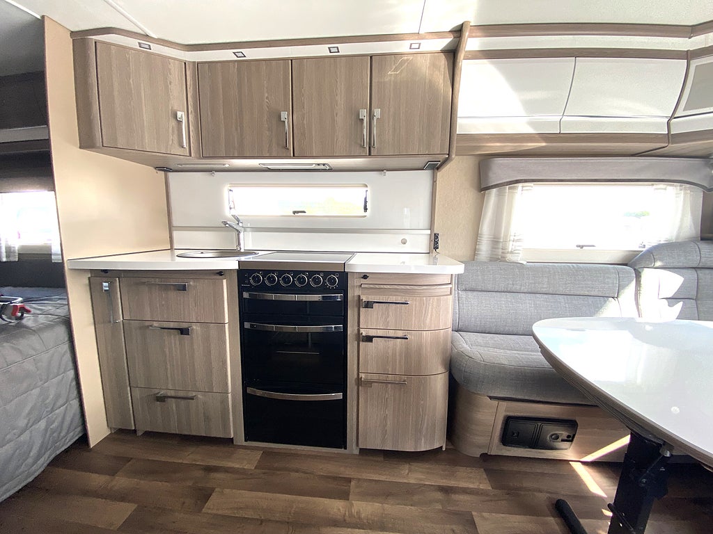 Kabe Royal 560 XL KS Förtält Markis m sidor