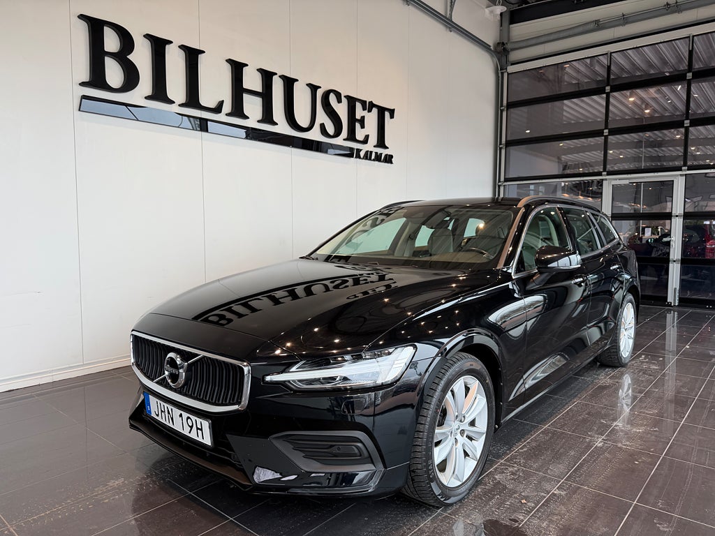 Volvo V60 B4 Geartronic Momentum *Helskinn