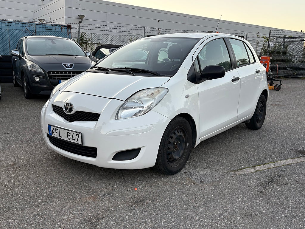 Toyota Yaris 5-dörrar 1.4 D-4D 90hk / Nyservad