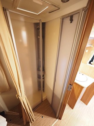 Husbil-halvintegrerad Carado T 449 17 av 22