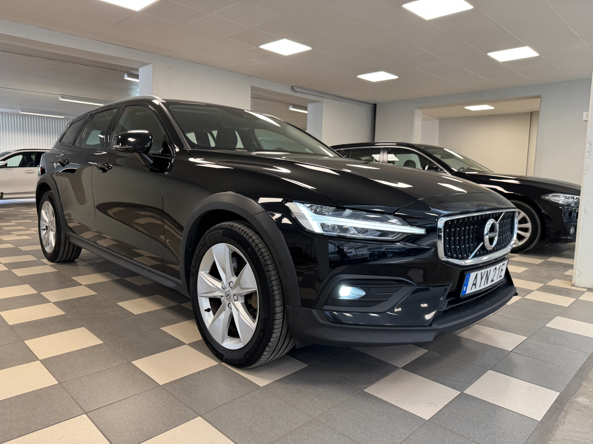 Volvo V60 Cross Country B4 AWD 2021, photo 3/40