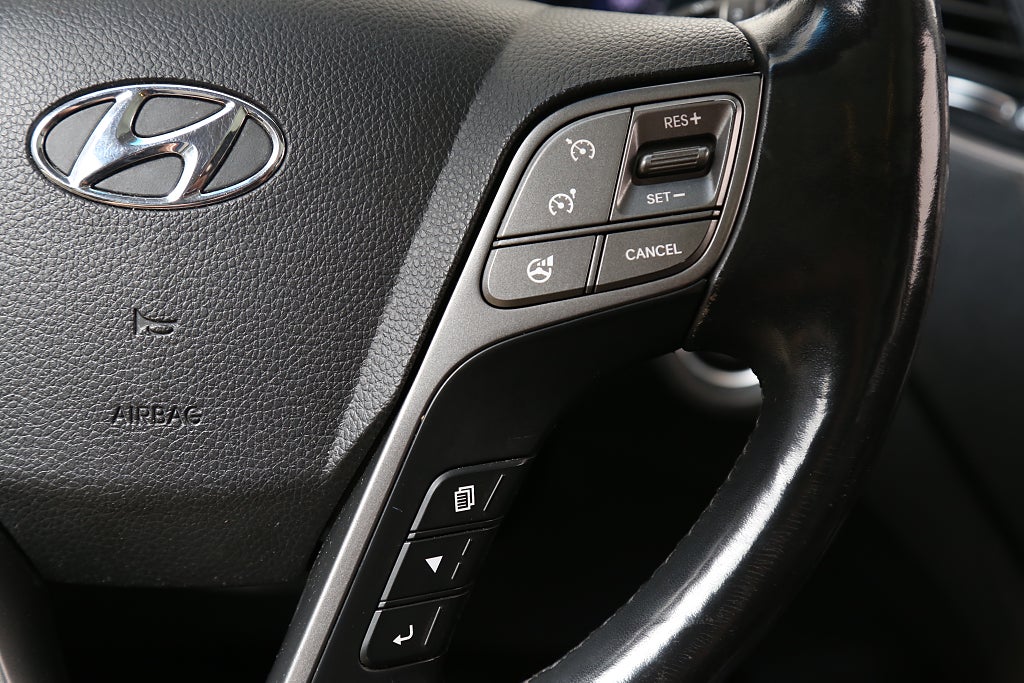 Hyundai Santa Fe 2,2 CRDi 197hk Premium 4WD Aut Pano Skinn Motorv Drag 2015