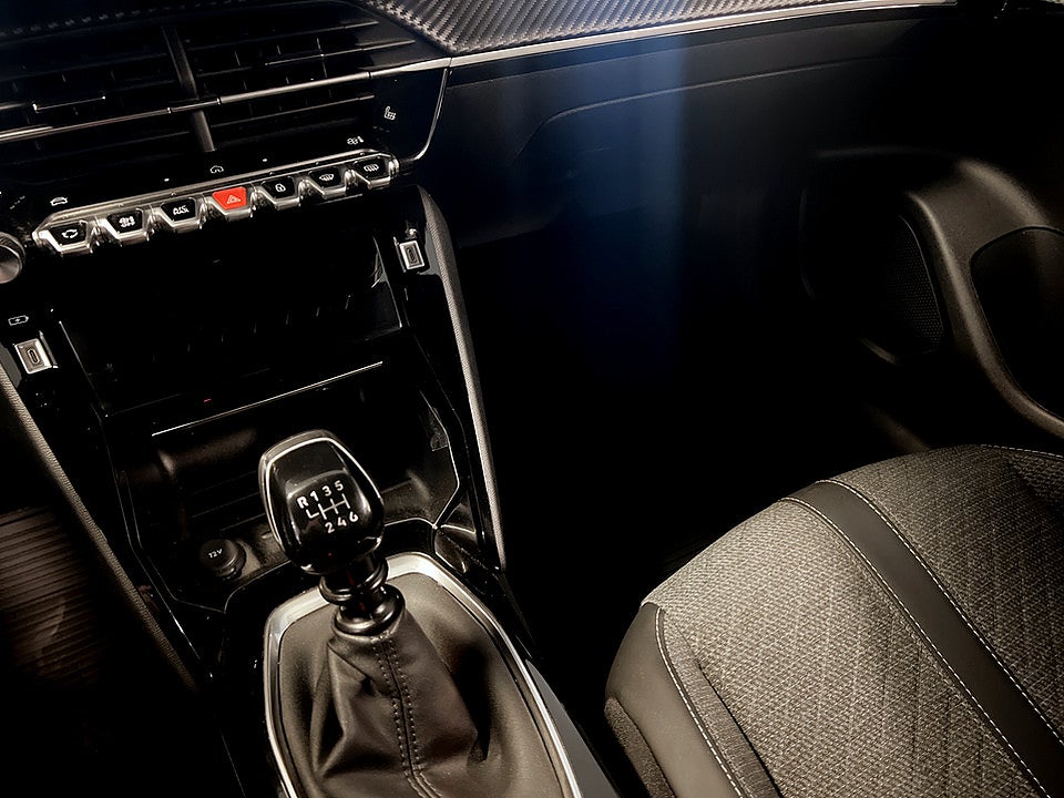 Bild på Peugeot 2008 Allure 1.2 PT 130hk B-KAMERA CARPLAY