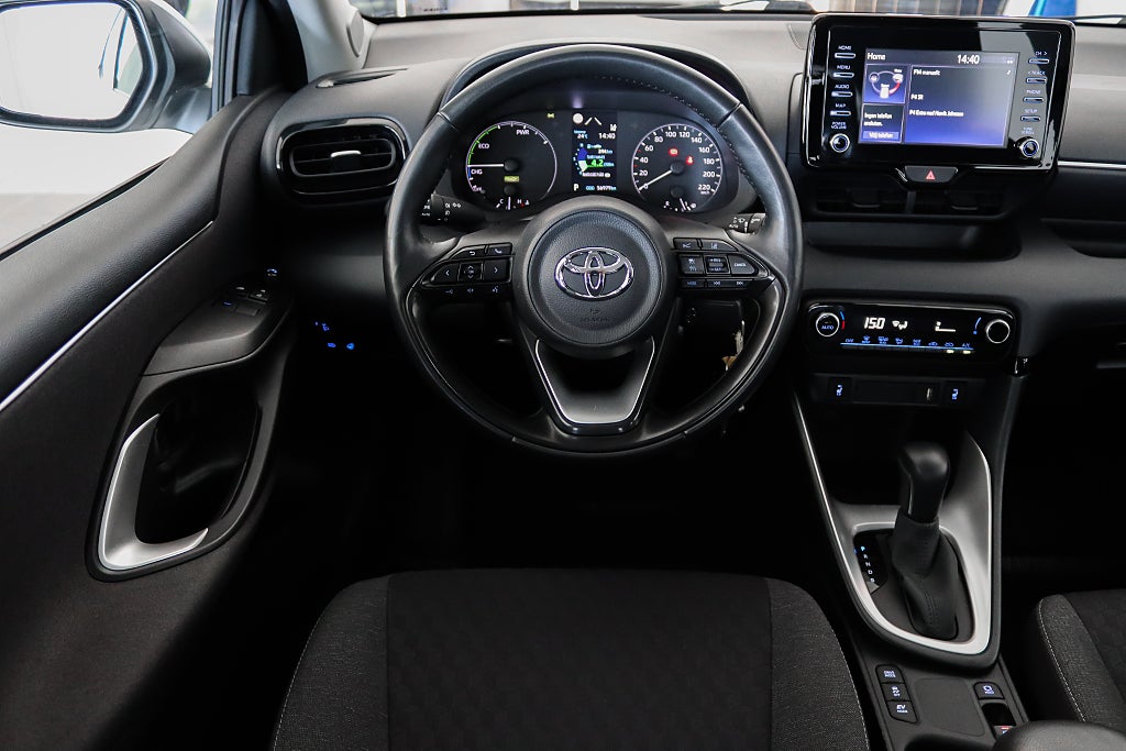 Toyota Yaris Hybrid CVT Active B-kamera Säkerhetspaket Moms