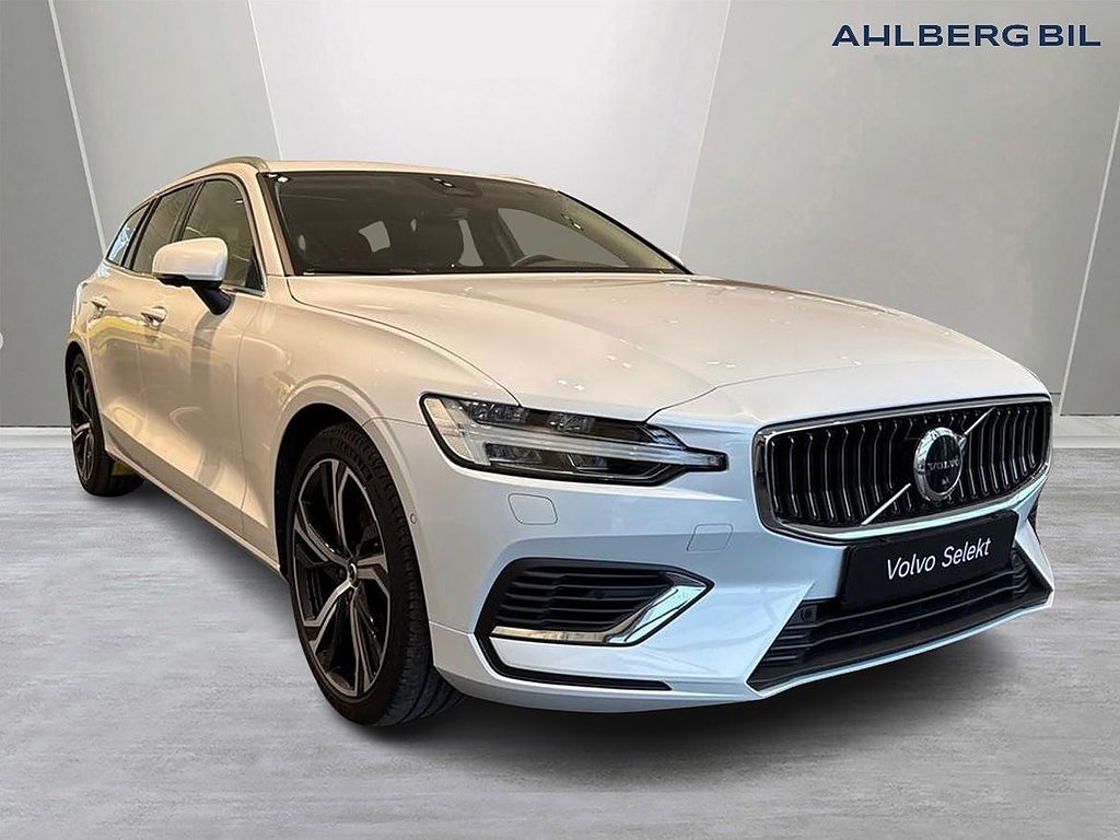 Volvo V60 Recharge T6 Ultimate Bright. Drag, 360 Kamera, Head-Up, H/K-Soun