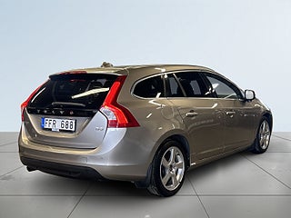 Volvo V60 D3 Summum M-Värmare/Skinn/P-Värmare/LED-Ramp/P-Sensorer – bild 6