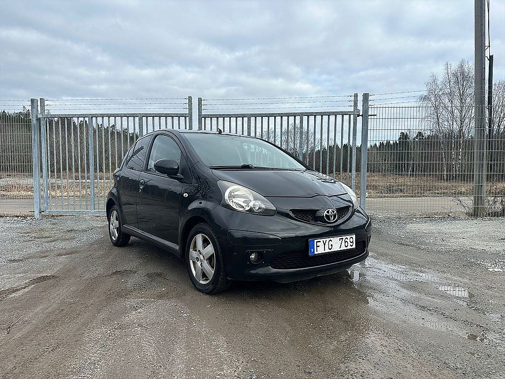 Toyota Aygo 5-dörrar 1.0 VVT-i MultiMode Automat Nybesiktigad 68hk