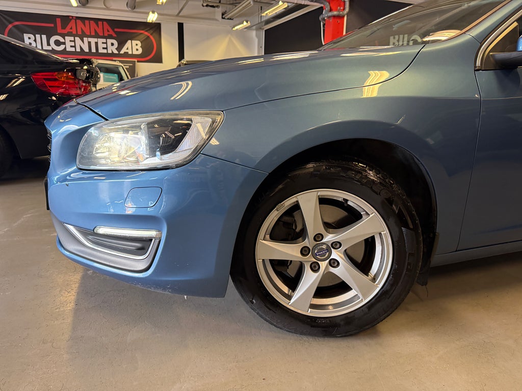 Volvo V60 2015 - miniatyr 2