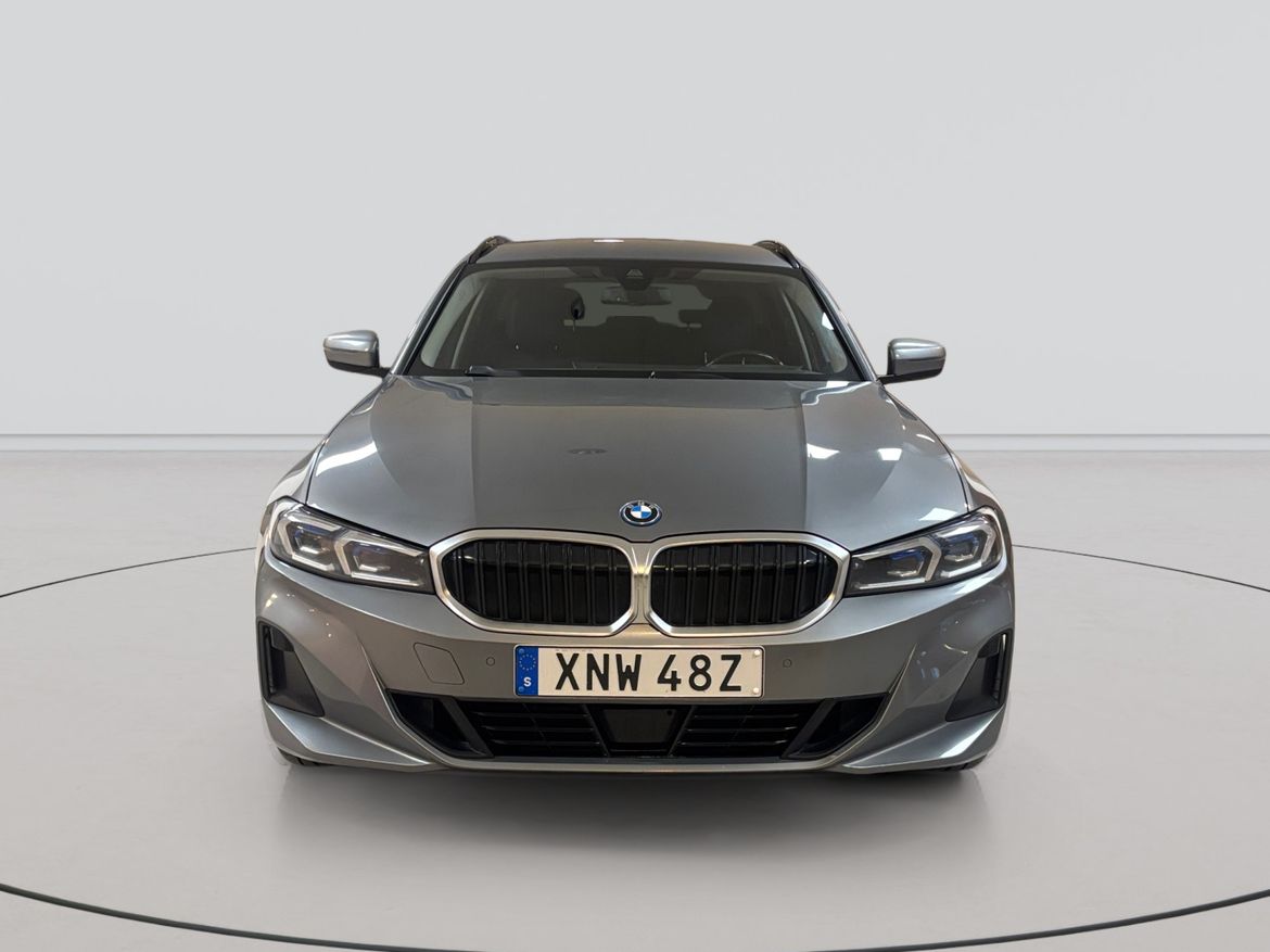 BMW 330e 2023, bild 7/10
