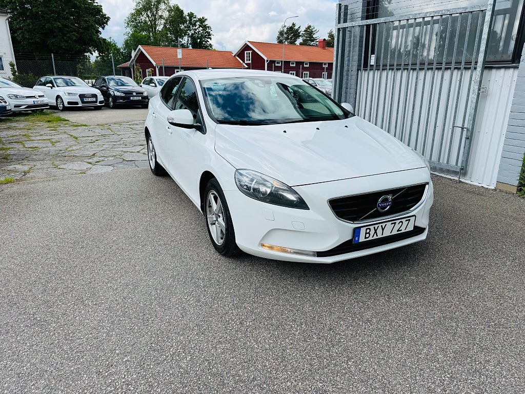 Volvo V40 T3 150HK BUSINESS / DRAG / VÄRMARE