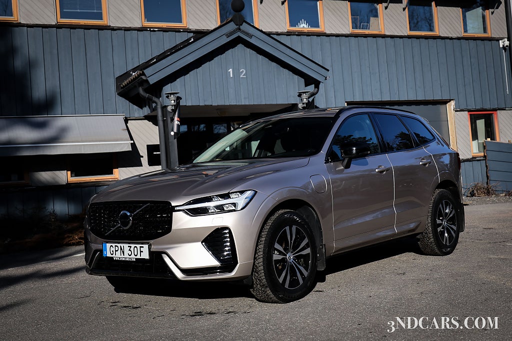 Volvo XC60 Recharge T6 AWD Plus Dark edition MOMS PANO DRAG Euro 6