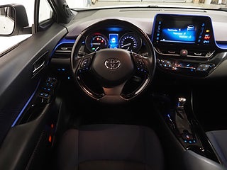 SUV Toyota C-HR 15 av 20