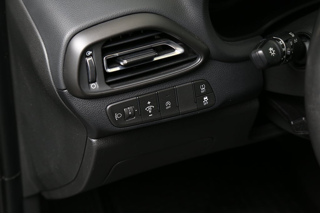 Hyundai i30 1,5 T-GDI 48V MHEV 159hk Essential Aut Drag Nybilsg 2022