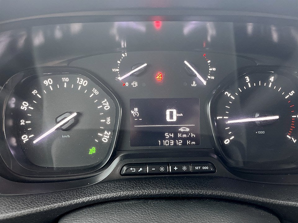 Bild på Peugeot Expert PRO+ 2.0 BHDi 120hk L3 - B-KAMERA, DRAG