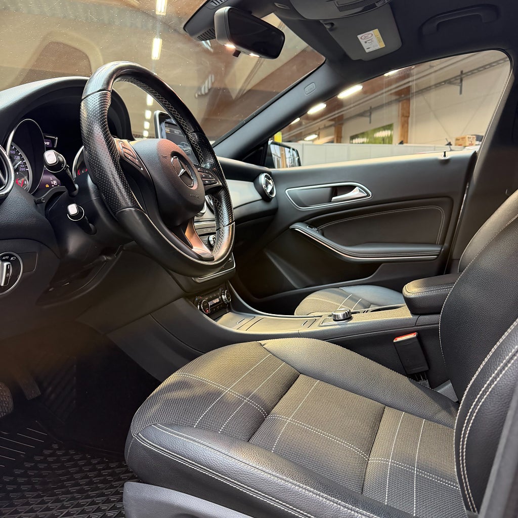 Mercedes-Benz CLA 220 220 CDI Shooting Brake 7G-DCT Urban Line P-sensorer