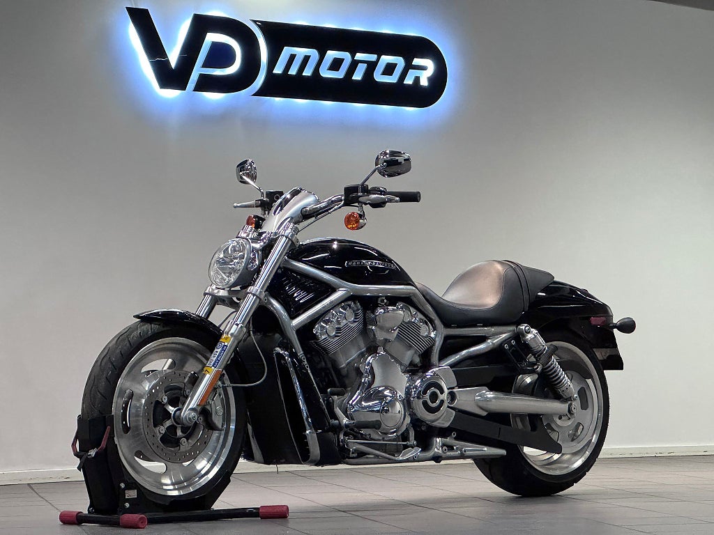 Harley-Davidson VRSCAW V-Rod Facelift *ENDAST 245 MIL* NYSERVAD!