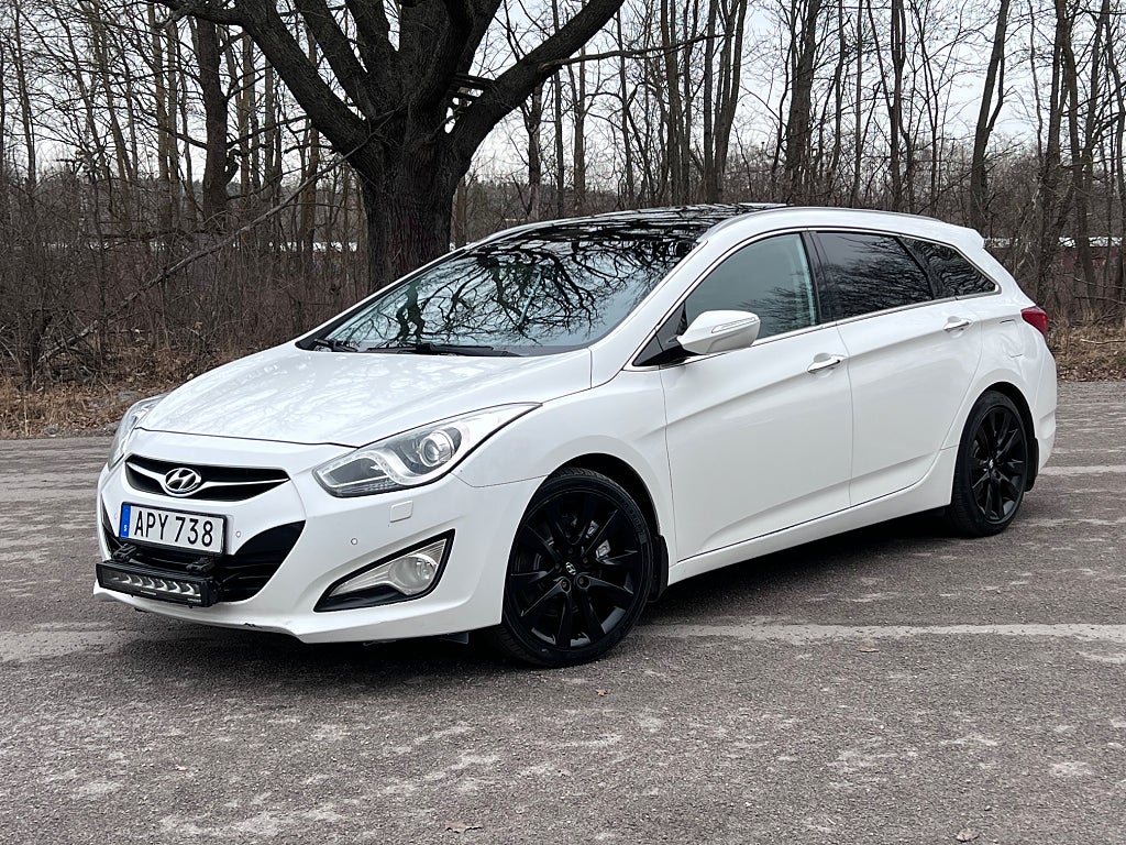 Hyundai i40 cw 1.7 CRDi Business B-Kamera//Pano//Navi//P-sensorer