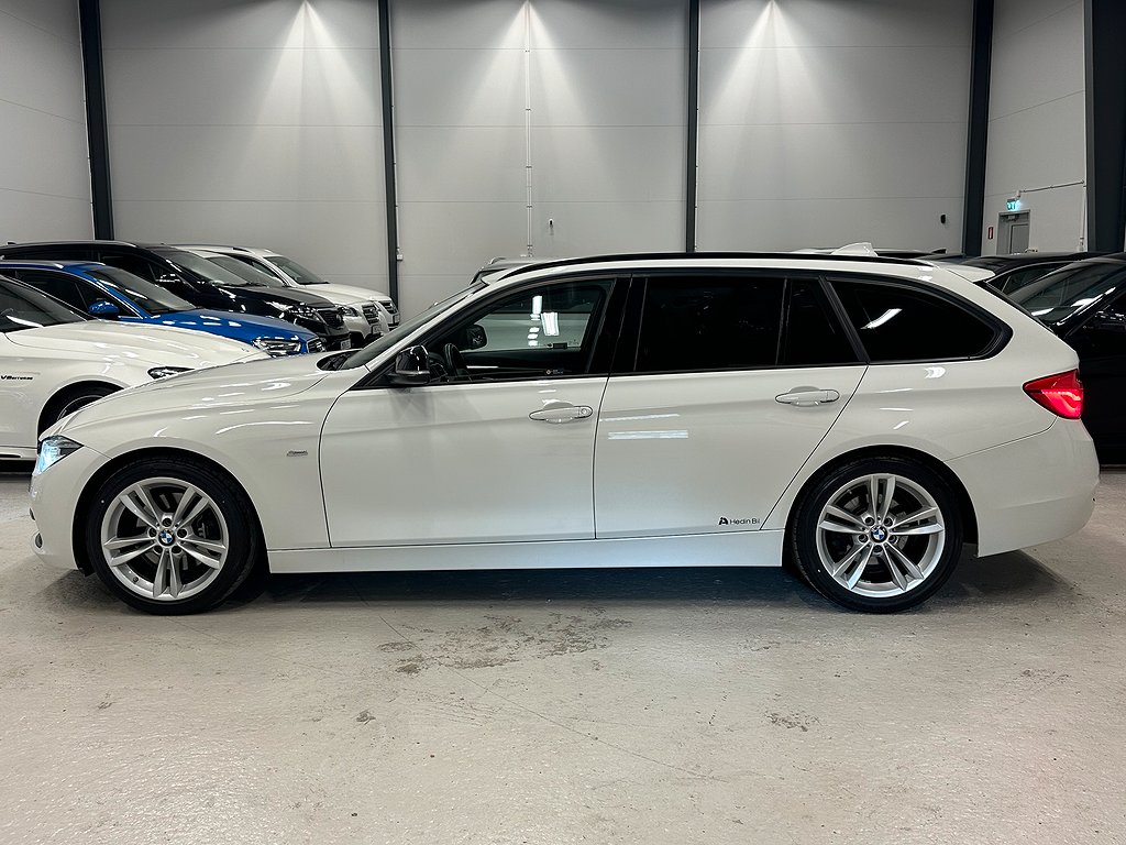 BMW 330 i TOURING SPORTLINE 252HK COCKPIT NAVI HIFI VÄLSERVD