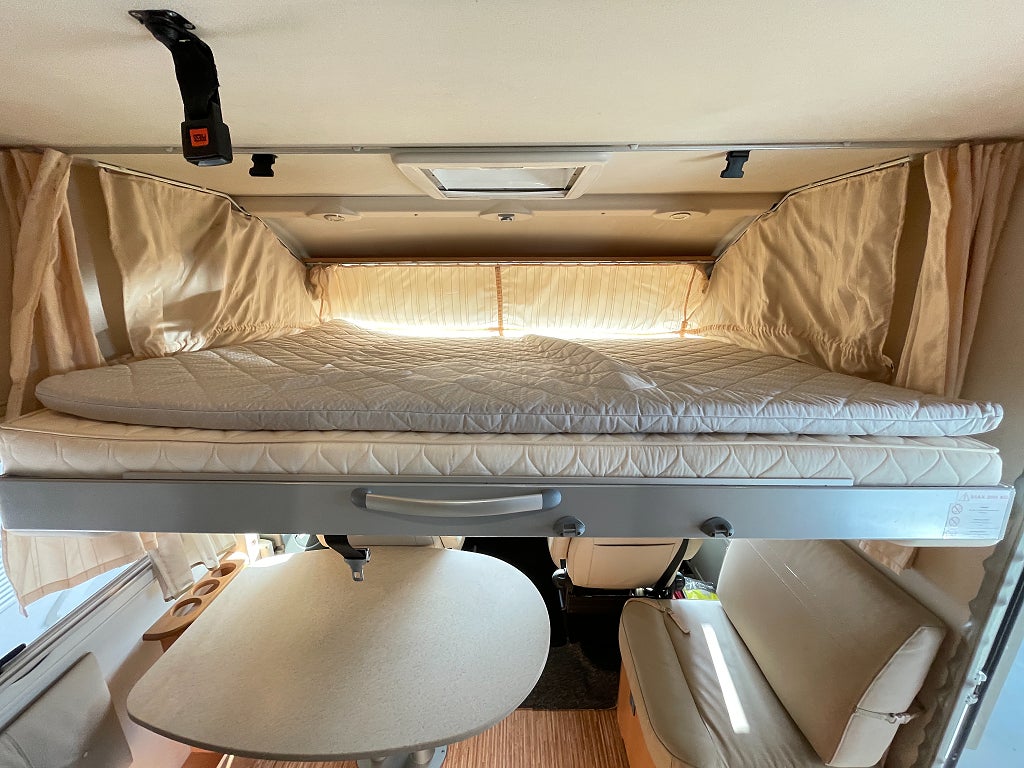 Adria Vision 707 SL /AC bodel/Solcell x2/Ugn/Taksäng/Långbäddar/Fint s - Adria