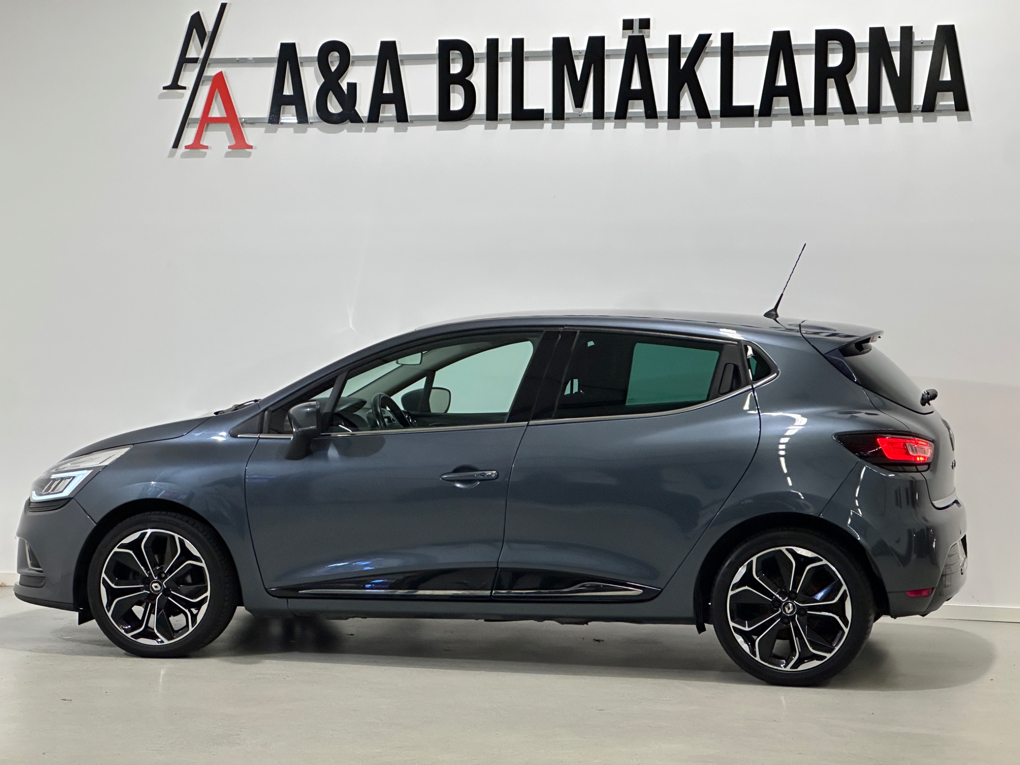 Renault Clio 2019, bild 2/10