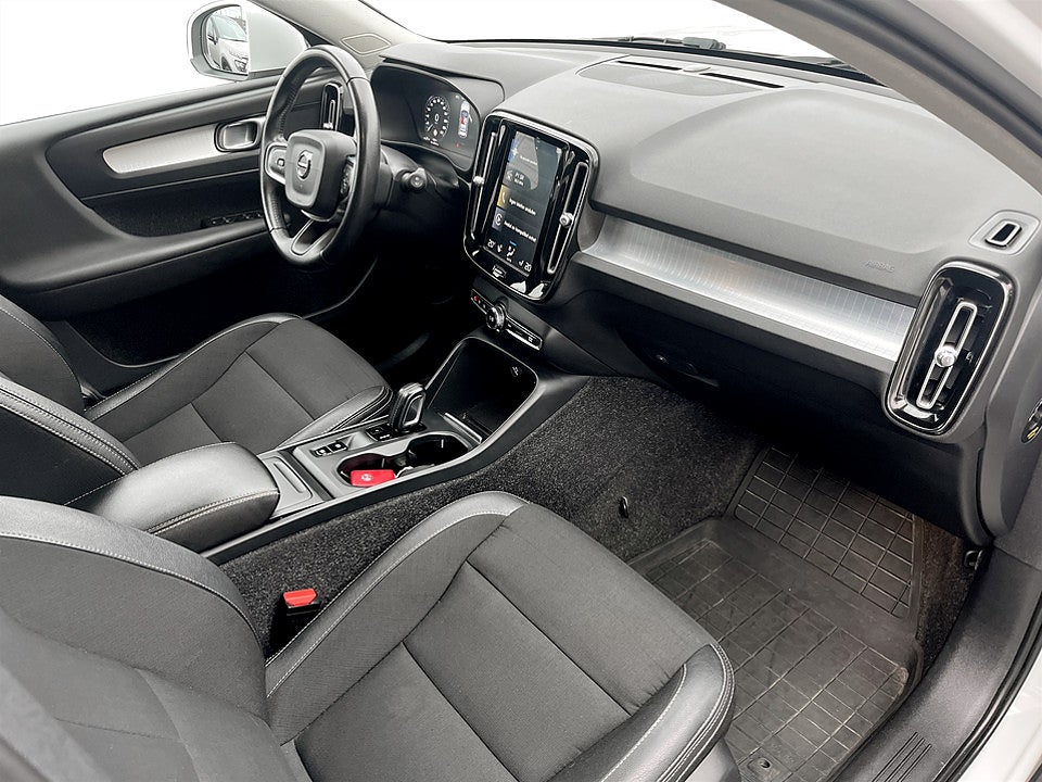 Bild på Volvo XC40 Momentum D3 150hk Aut B-KAMERA EL-BAKLUCKA