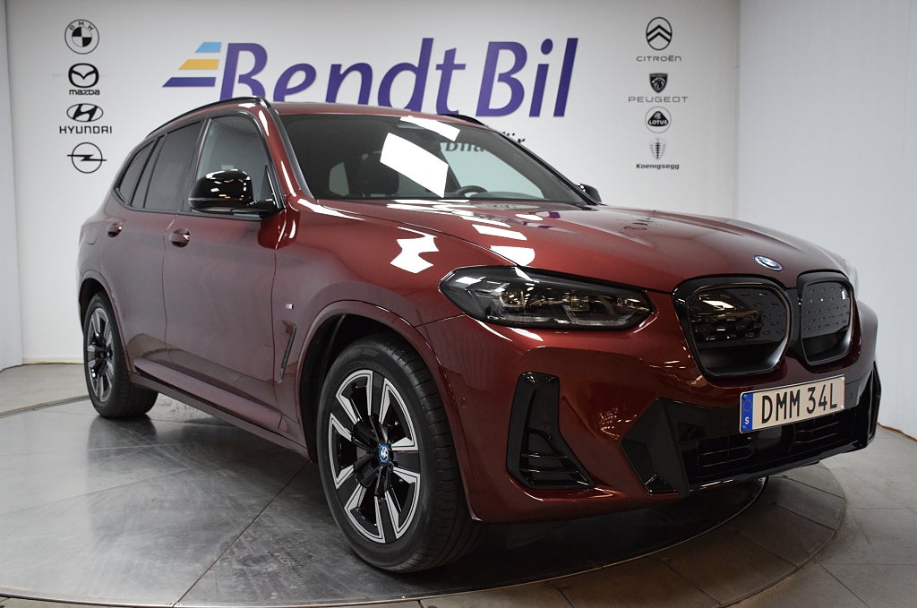 BMW iX3 Charged | Rattvärme | Dragkrok | HU-D / 2,99% Ränta