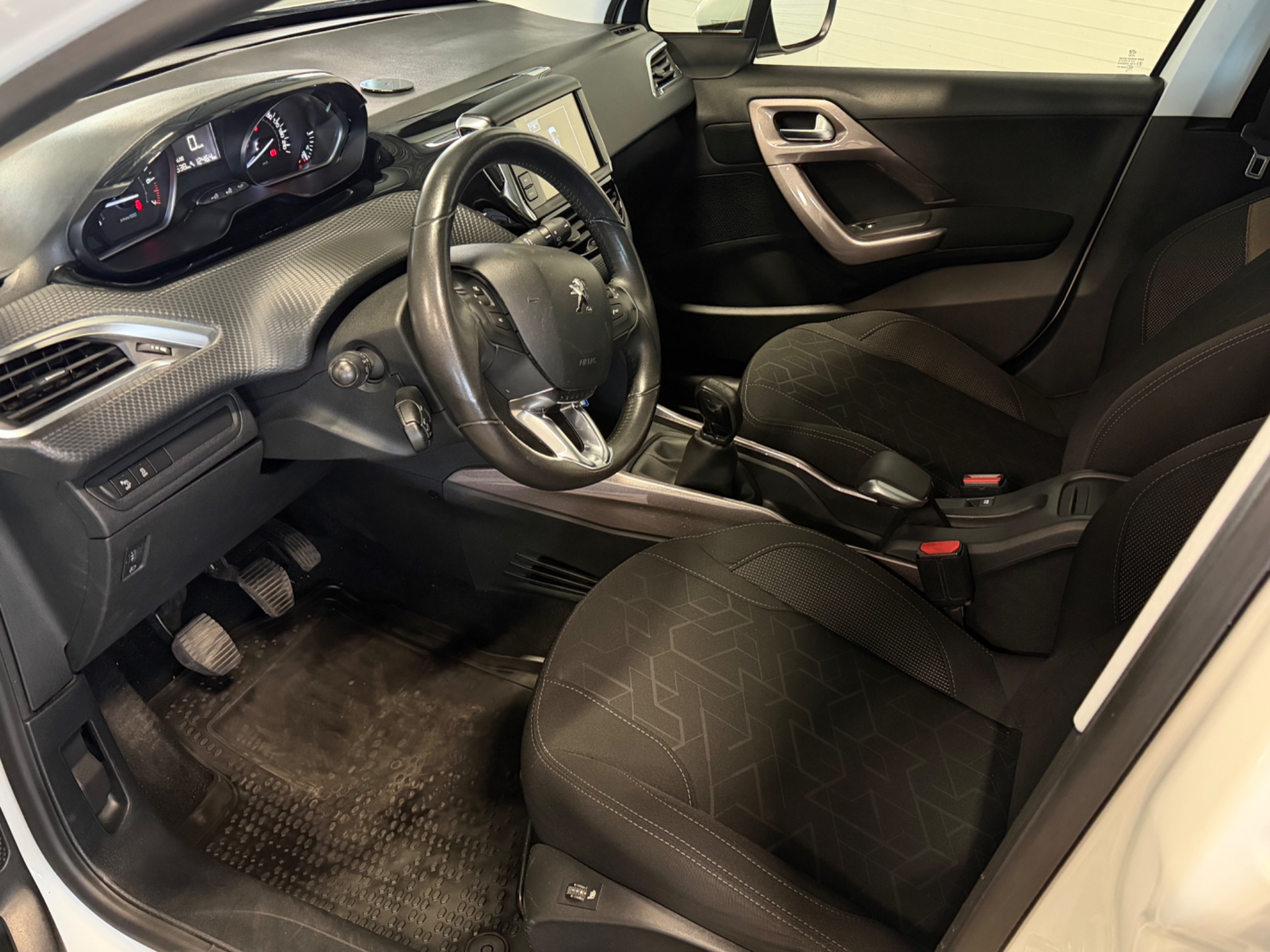 Peugeot 2008 1.2 VTi Euro 6 2016, bild 6/10