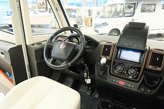 Husbil-integrerad Kabe TMI 810 LXL 43 av 43