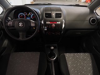 Halvkombi Suzuki SX4 14 av 19
