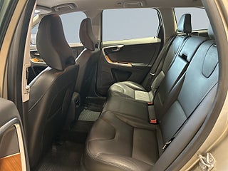 Volvo XC60 D4 AWD Summum Kamrem bytt Elstol förare minne drag – bild 13
