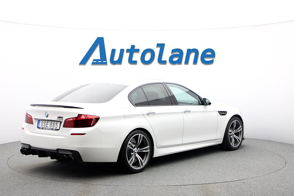 BMW M5 DCT Akrapovic, B&O, HUD, Taklucka Sommarkampanj 4.99%