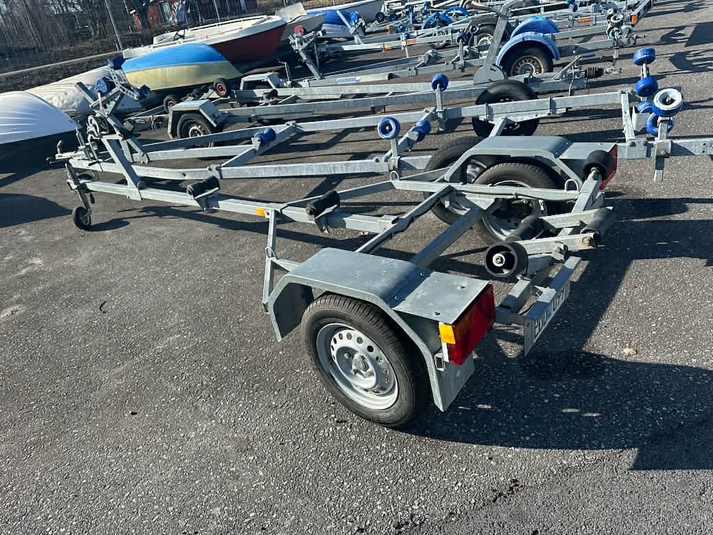 Tikitreiler 450 BT 80 km/h båttrailer obromsad 