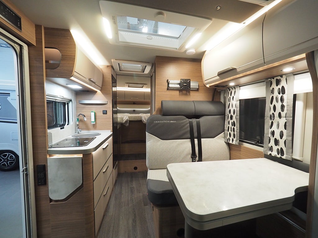 Knaus Van Ti 640 MEG Vansation AUT 177hk | Långbäddar I VW