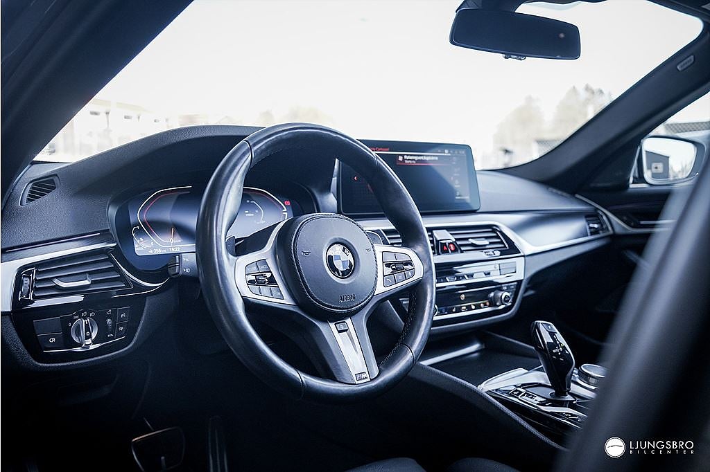 BMW 520 d xDrive Innovation M-Sport 190hk / HUD / PANO / 360